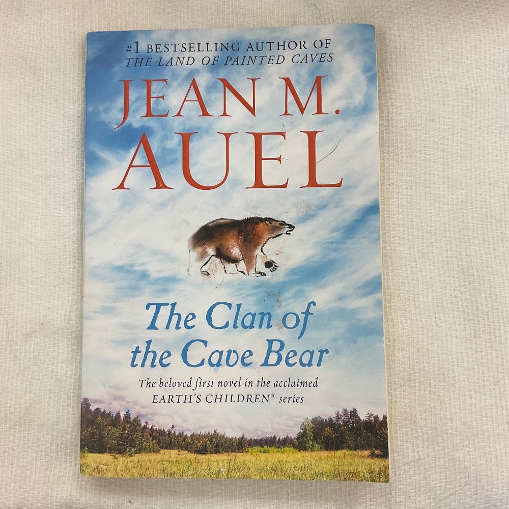 The Clan of the Cave Bear: Earth's Children-Book One -Jean M. Auel